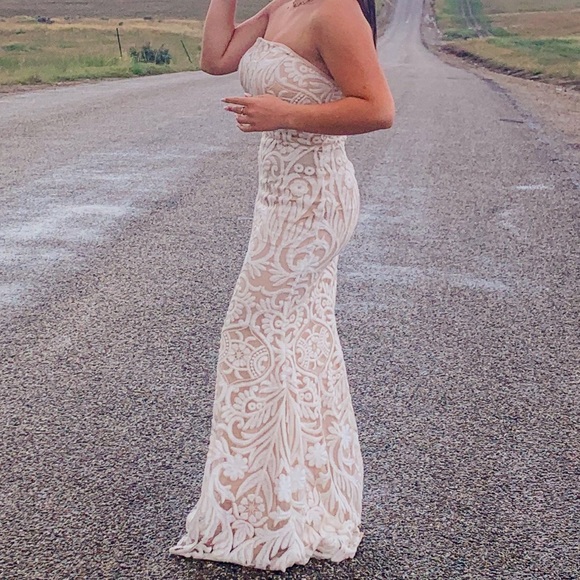 Beautiful strapless prom dress!! Size 3, extra room in the bust area. - Picture 3 of 3